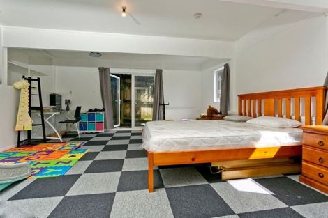 Photo of property in 2/12 Wanita Place, Totara Vale, Auckland, 0629