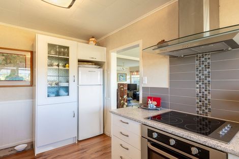 Photo of property in 52 Andrew Street, Waikanae, 5036