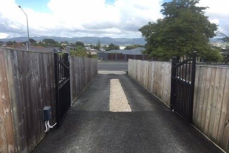 Photo of property in 235b Great North Road, Henderson, Auckland, 0612