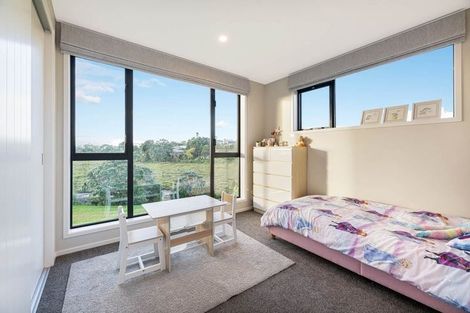 Photo of property in 50a Philomel Crescent, Bayswater, Auckland, 0622