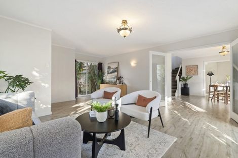 Photo of property in 2/5 Stanley Avenue, Milford, Auckland, 0620