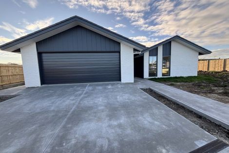Photo of property in 13 Corrib Grove, Milson, Palmerston North, 4414