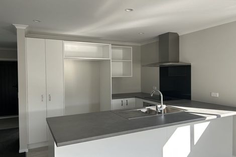 Photo of property in 18 Koru Loop, Paraparaumu, 5032