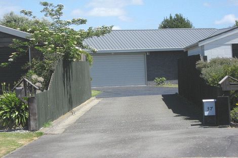 Photo of property in 37 Kirsten Place, Parklands, Christchurch, 8083