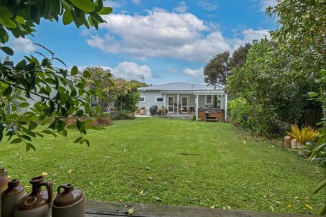 Photo of property in 10 Mahoe Avenue, Takaro, Palmerston North, 4410