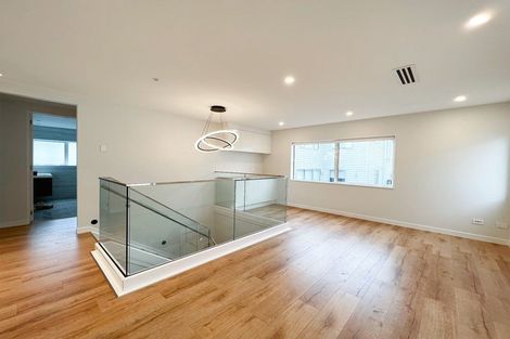 Photo of property in 33 Riroriro Road, Hobsonville, Auckland, 0616