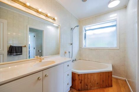 Photo of property in 6 William Souter Street, Forrest Hill, Auckland, 0620