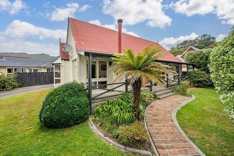 Photo of property in 3 Mcenroe Grove, Naenae, Lower Hutt, 5011