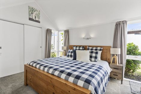 Photo of property in 2/120a Birkdale Road, Birkdale, Auckland, 0626