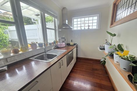 Photo of property in 32 Todman Street, Brooklyn, Wellington, 6021