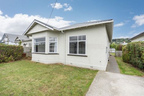Photo of property in 6 West Avenue, Saint Clair, Dunedin, 9012