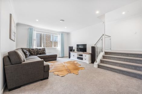 Photo of property in 25 Casheltown Way, Flat Bush, Auckland, 2019