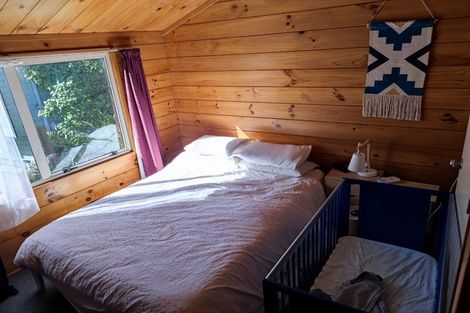 Photo of property in 43 Houghton Bay Road, Houghton Bay, Wellington, 6023