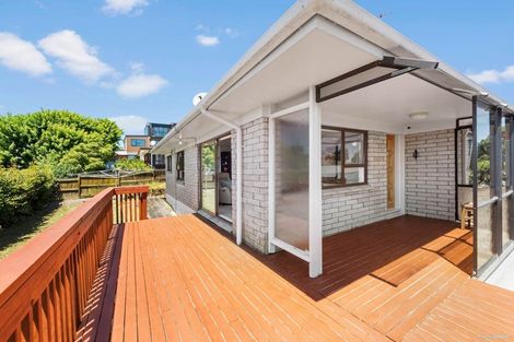 Photo of property in 56 Highland Park Drive, Highland Park, Auckland, 2010