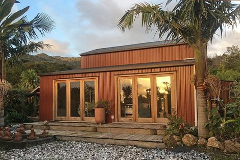 Photo of property in 76 Top Town Place, Coromandel, 3506