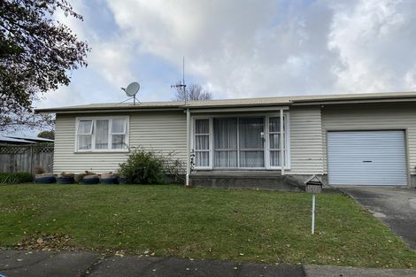 Photo of property in 2 Abraham Crescent, Milson, Palmerston North, 4414