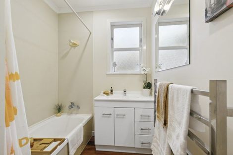 Photo of property in 29 Collins Avenue, Tawa, Wellington, 5028