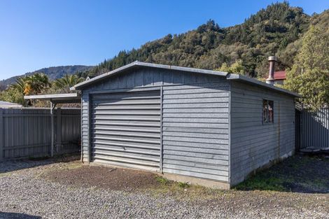 Photo of property in 49 Hampden Street, Picton, 7220