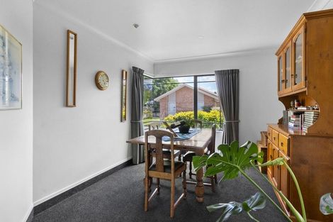 Photo of property in 16 Hastings Place, Hamilton Lake, Hamilton, 3204