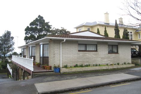 Photo of property in 1/162 Vivian Street, New Plymouth, 4310