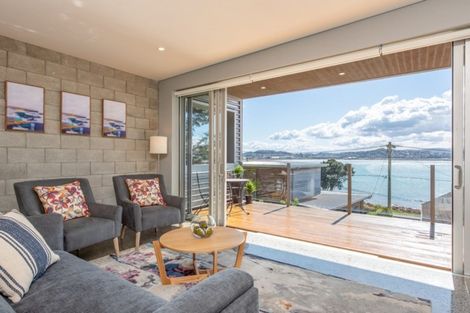 Photo of property in 314a Queens Drive, Lyall Bay, Wellington, 6022