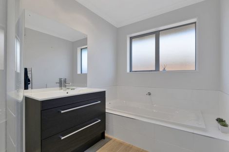 Photo of property in 9 Walnut Way, Rangiora, 7400