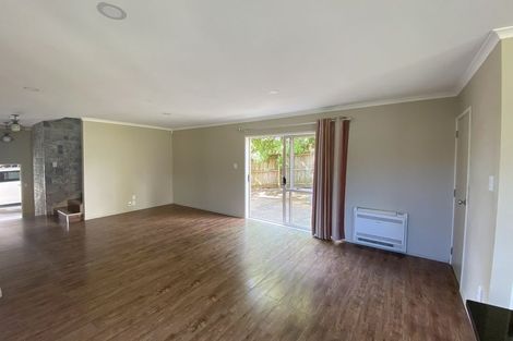 Photo of property in 12 Neaptide Close, Red Beach, 0932