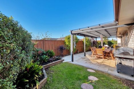 Photo of property in 15 Russett Grove, Henderson, Auckland, 0612