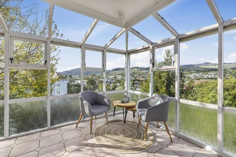 Photo of property in 15a Romney Square, Tawa, Wellington, 5028