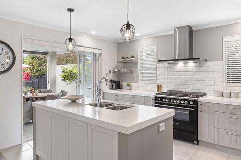 Photo of property in 18 Armstrong Farm Drive, East Tamaki Heights, Auckland, 2016