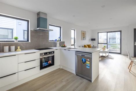 Photo of property in 62 Peninsula Road, Mangere, Auckland, 2022