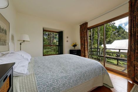 Photo of property in 11 Paturoa Road, Titirangi, Auckland, 0604