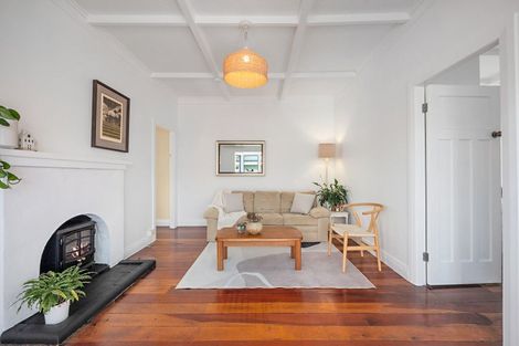 Photo of property in 2/33a Glen Road, Stanley Point, Auckland, 0624