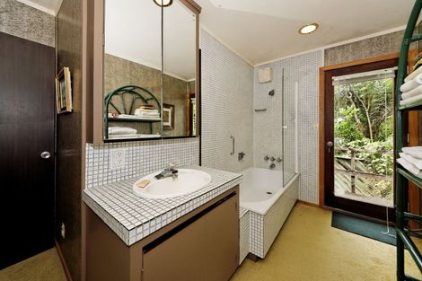 Photo of property in 11 Paturoa Road, Titirangi, Auckland, 0604