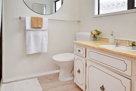 Photo of property in 4a Tower Hill, Stanmore Bay, Whangaparaoa, 0930