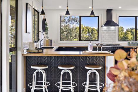 Photo of property in 44b Crosland Road, South Head, 0874