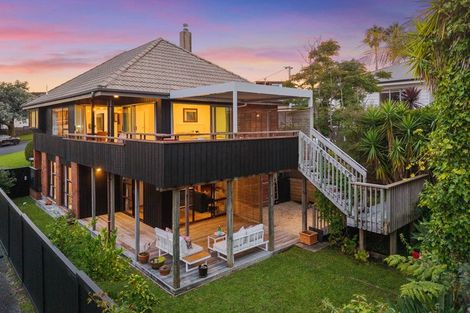 Photo of property in 1/23 Park Rise, Campbells Bay, Auckland, 0630