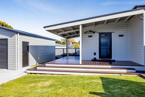 Photo of property in 42 Collins Street, Hawera, 4610