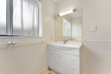 Photo of property in Rangeview Villas, 38/9 Fuller Close, Levin, 5510