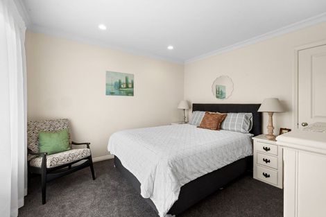 Photo of property in 2 Redwood Close, Havelock North, 4130