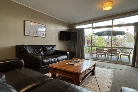 Photo of property in 1/12 Gradwell Place, Two Mile Bay, Taupo, 3330