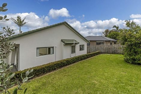 Photo of property in 6 Reybert Place, Massey, Auckland, 0614