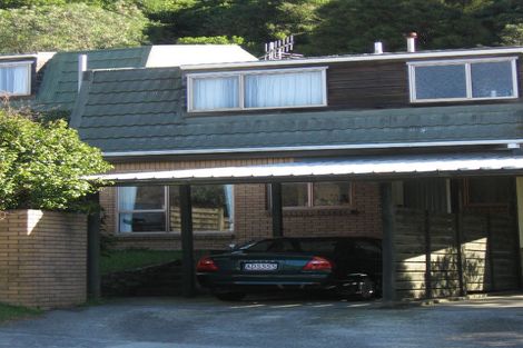 Photo of property in 95 Churton Drive, Churton Park, Wellington, 6037