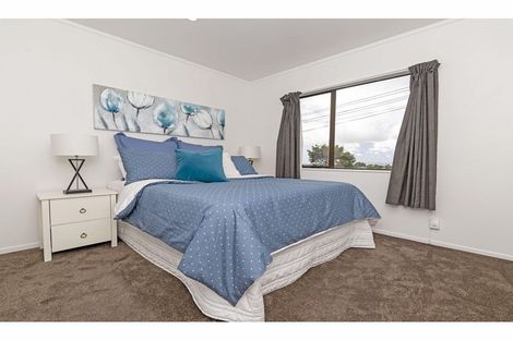 Photo of property in 1/111 Lincoln Park Avenue, Massey, Auckland, 0614