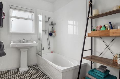 Photo of property in 28 Maranui Street, Mount Maunganui, 3116