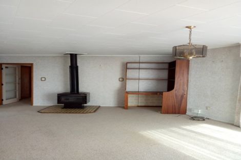 Photo of property in 16 Mawney Road, Henderson, Auckland, 0610