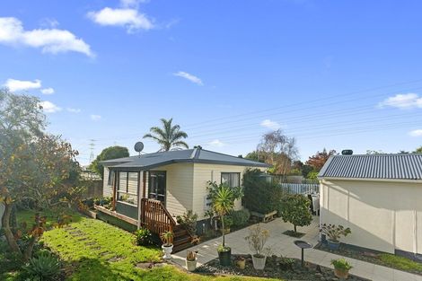 Photo of property in 6 Marlene Avenue, Te Atatu South, Auckland, 0610