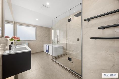 Photo of property in 4 Seawind Way, Hobsonville, 0616