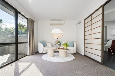 Photo of property in 2/5 Hanlon Crescent, Narrow Neck, Auckland, 0624