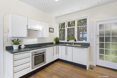 Photo of property in 382 The Esplanade, Island Bay, Wellington, 6023